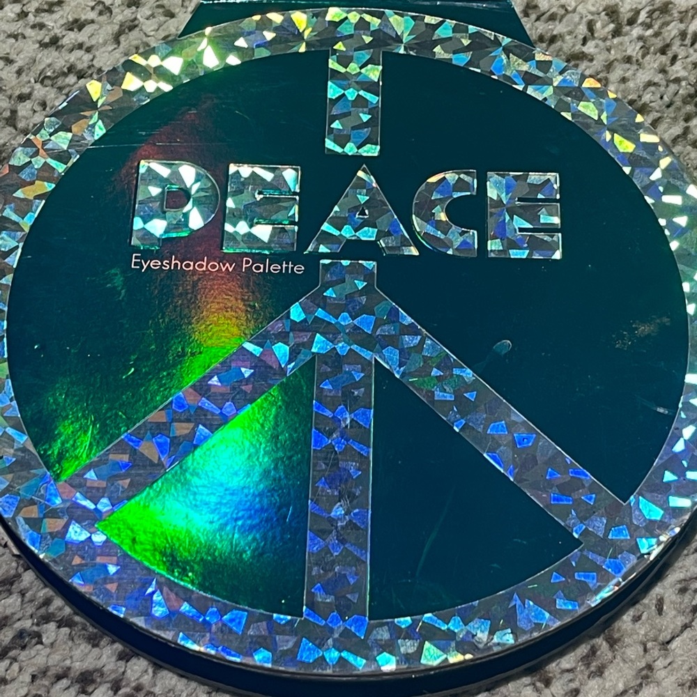 BC PEACE Eyeshadow Palette - New Beauty | Color: Green